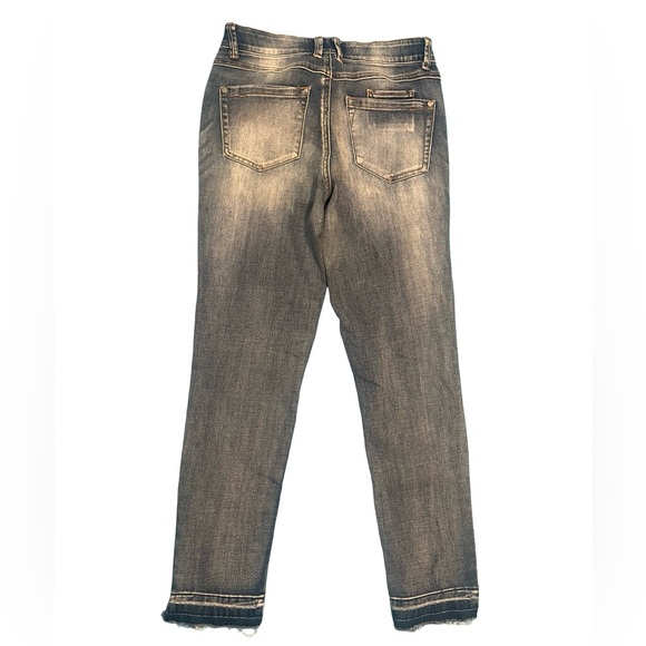 Rewind Women's / Juniors Cropped Released Raw hem Distressed Jeans size 3 - Picture 4 of 8